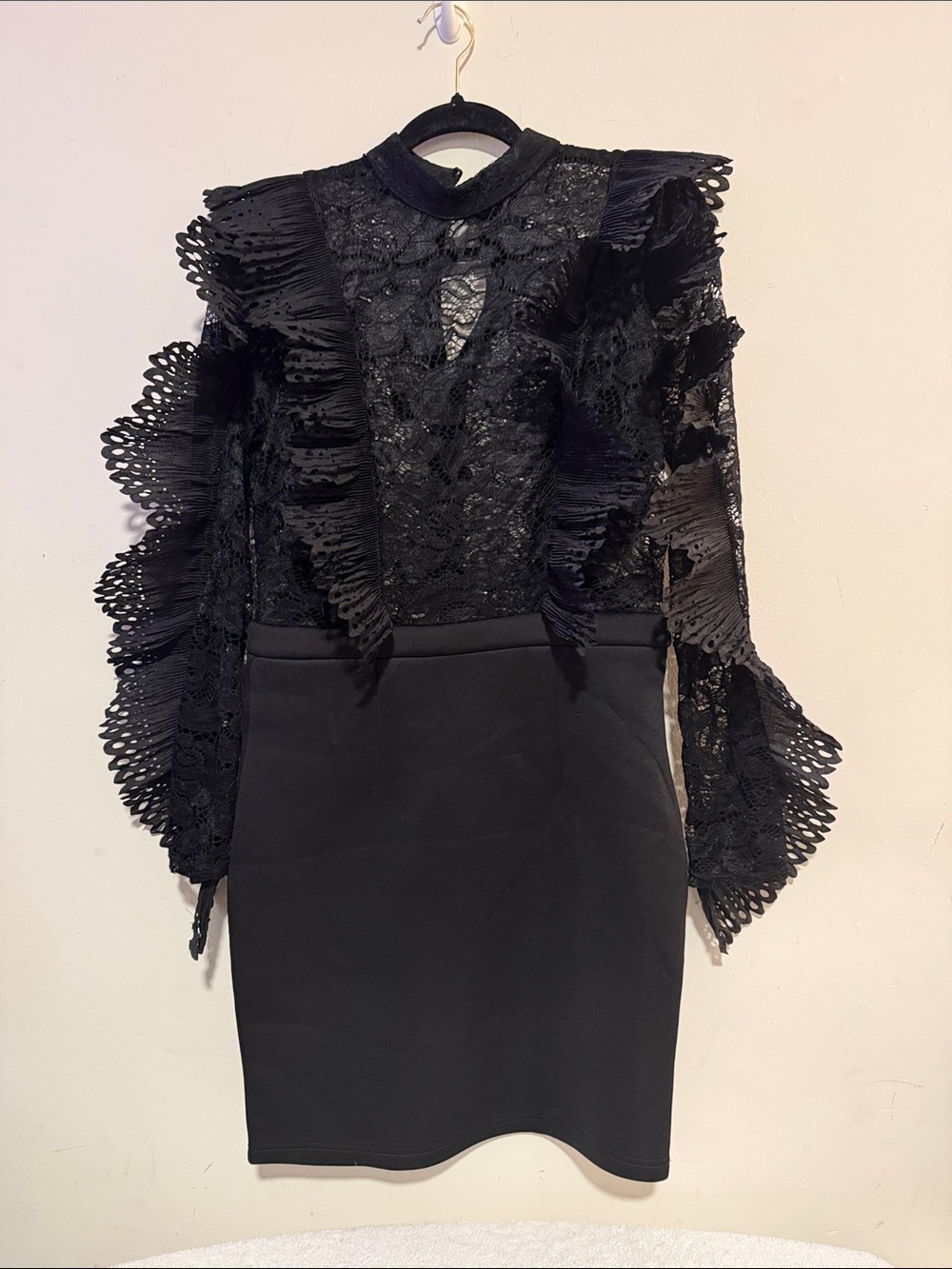 Black Lace Ruffle Bodycon Dress by the Sang